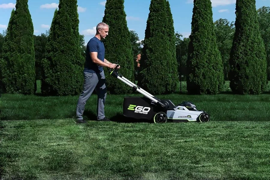 battery charged lawn mowers